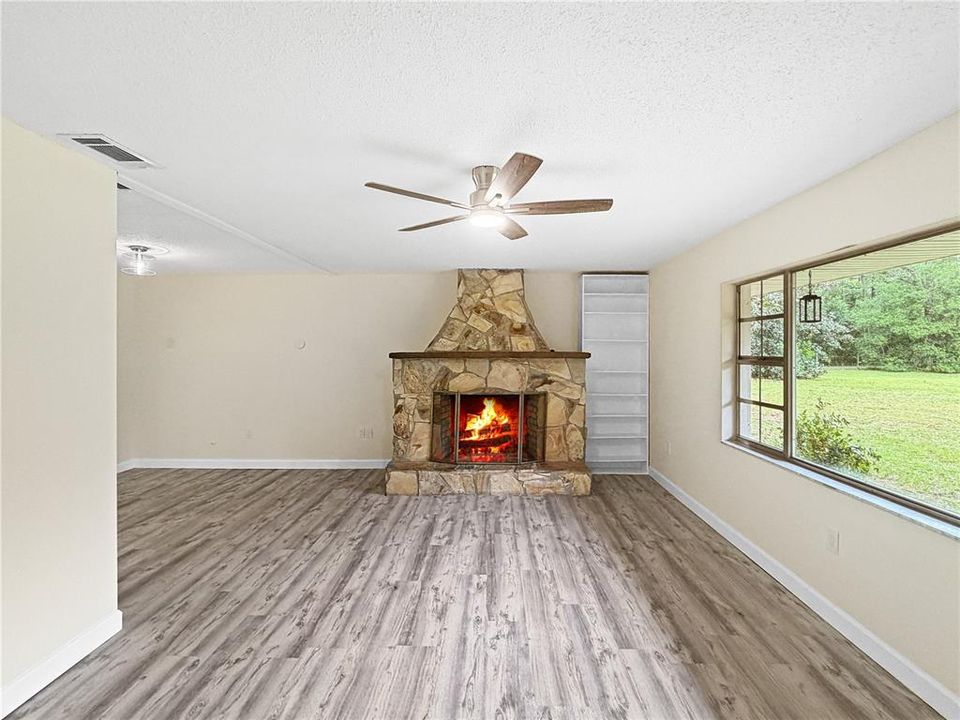 For Sale: $385,000 (2 beds, 2 baths, 1332 Square Feet)