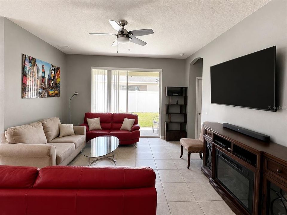 En Venta: $399,000 (4 camas, 2 baños, 1784 Pies cuadrados)