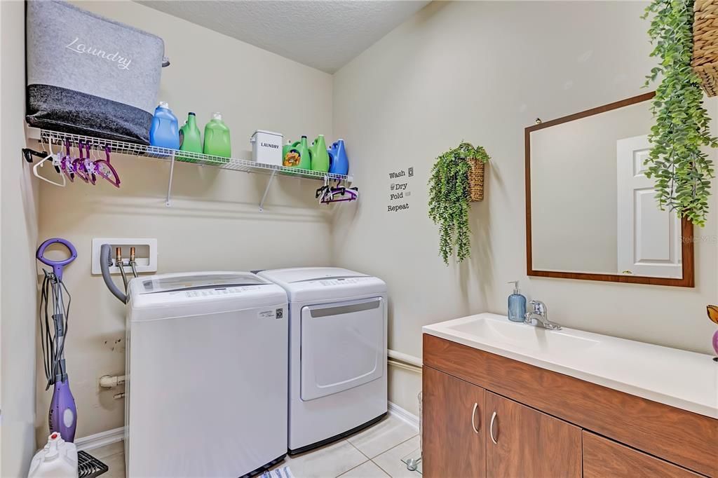 For Sale: $585,000 (5 beds, 3 baths, 2897 Square Feet)
