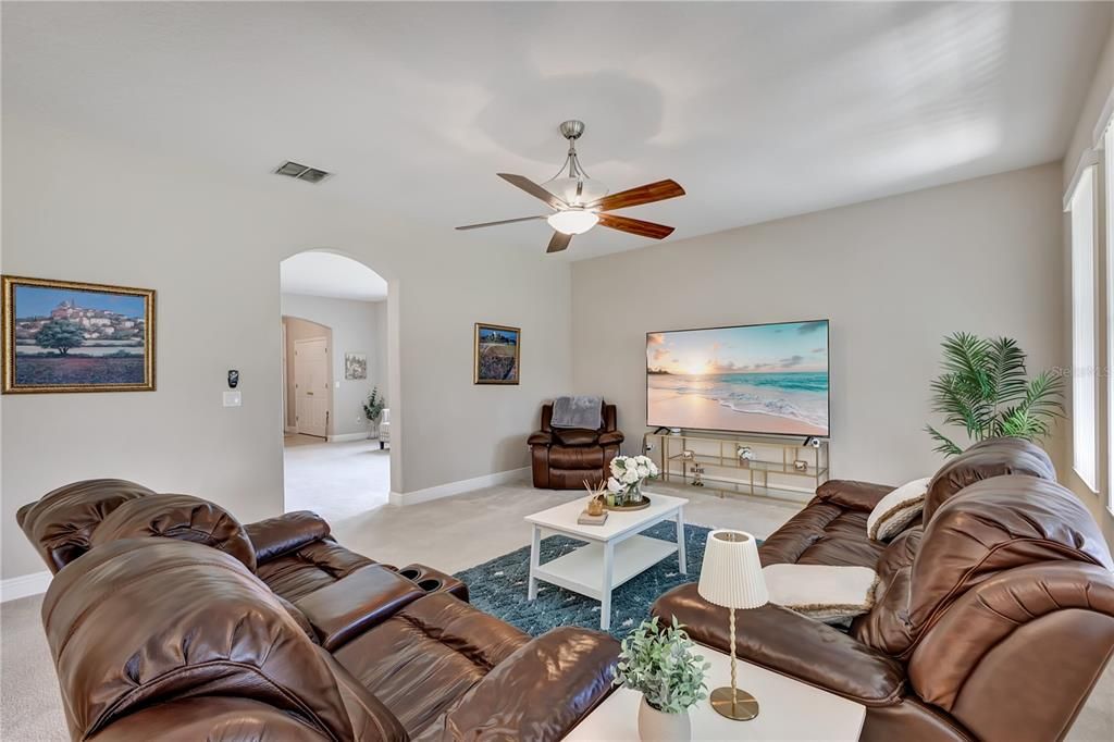 For Sale: $585,000 (5 beds, 3 baths, 2897 Square Feet)
