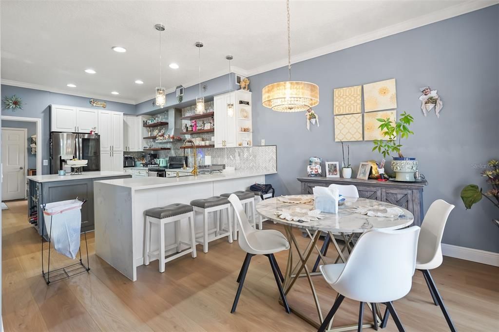 En Venta: $925,000 (5 camas, 3 baños, 3739 Pies cuadrados)