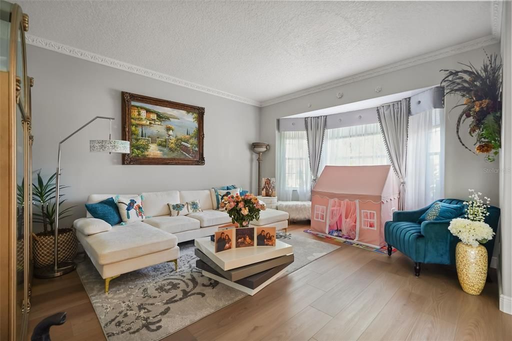 En Venta: $925,000 (5 camas, 3 baños, 3739 Pies cuadrados)
