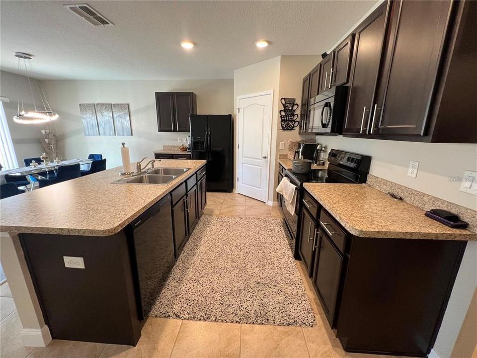 En Venta: $340,000 (4 camas, 2 baños, 1851 Pies cuadrados)