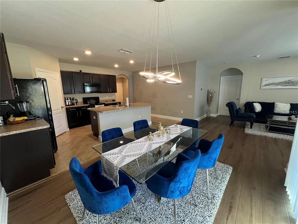 En Venta: $340,000 (4 camas, 2 baños, 1851 Pies cuadrados)