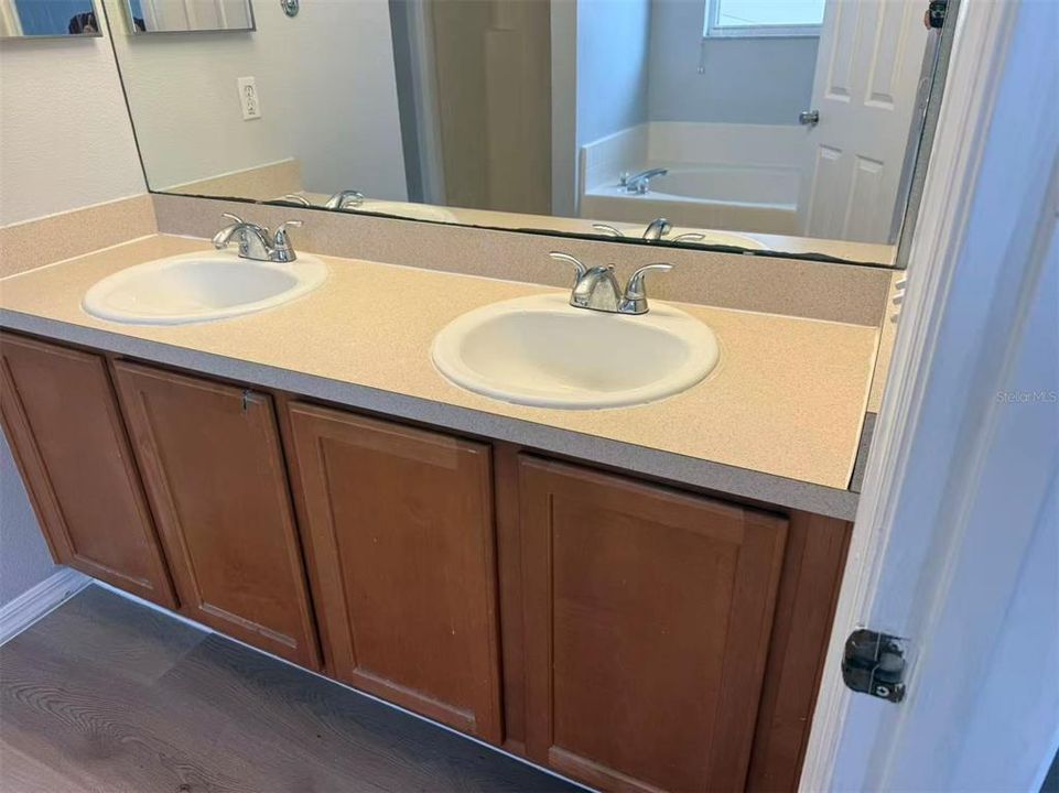 For Rent: $3,400 (5 beds, 3 baths, 3680 Square Feet)