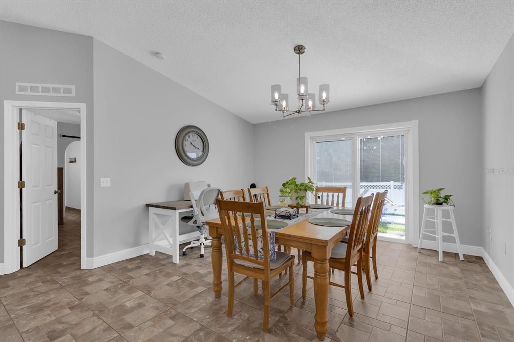 For Sale: $390,000 (3 beds, 2 baths, 1617 Square Feet)