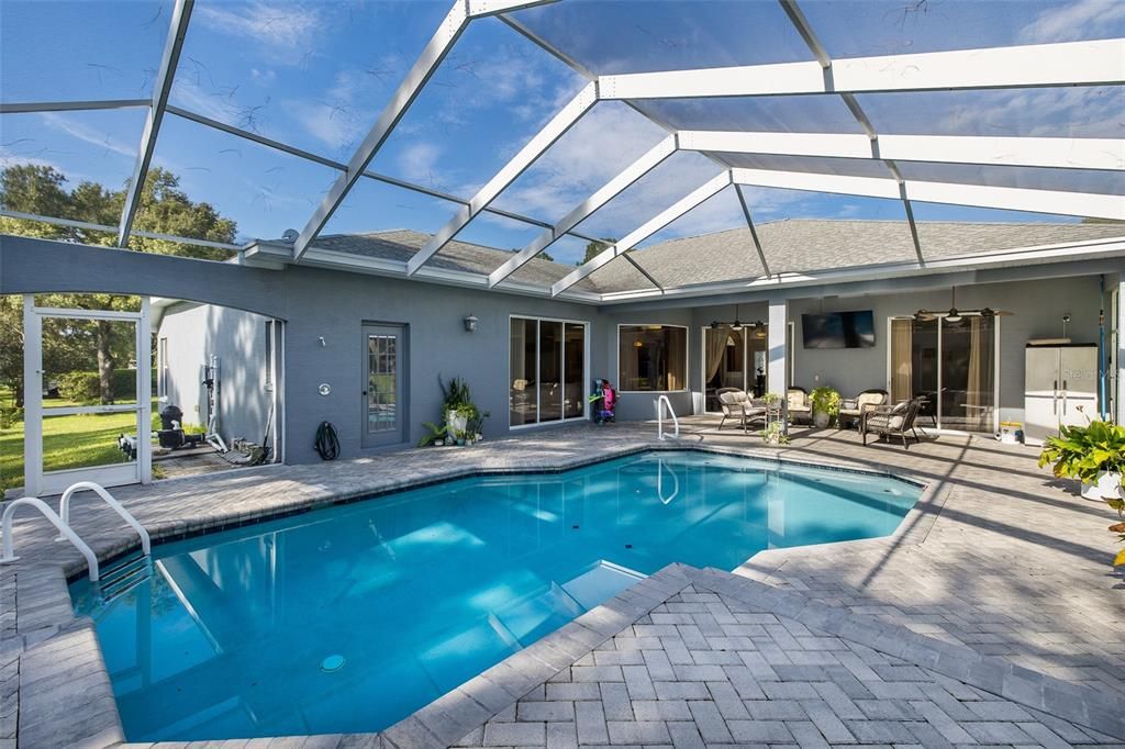 For Sale: $599,000 (5 beds, 3 baths, 2944 Square Feet)