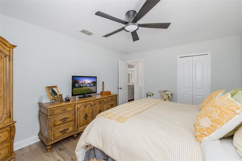 For Sale: $599,000 (5 beds, 3 baths, 2944 Square Feet)