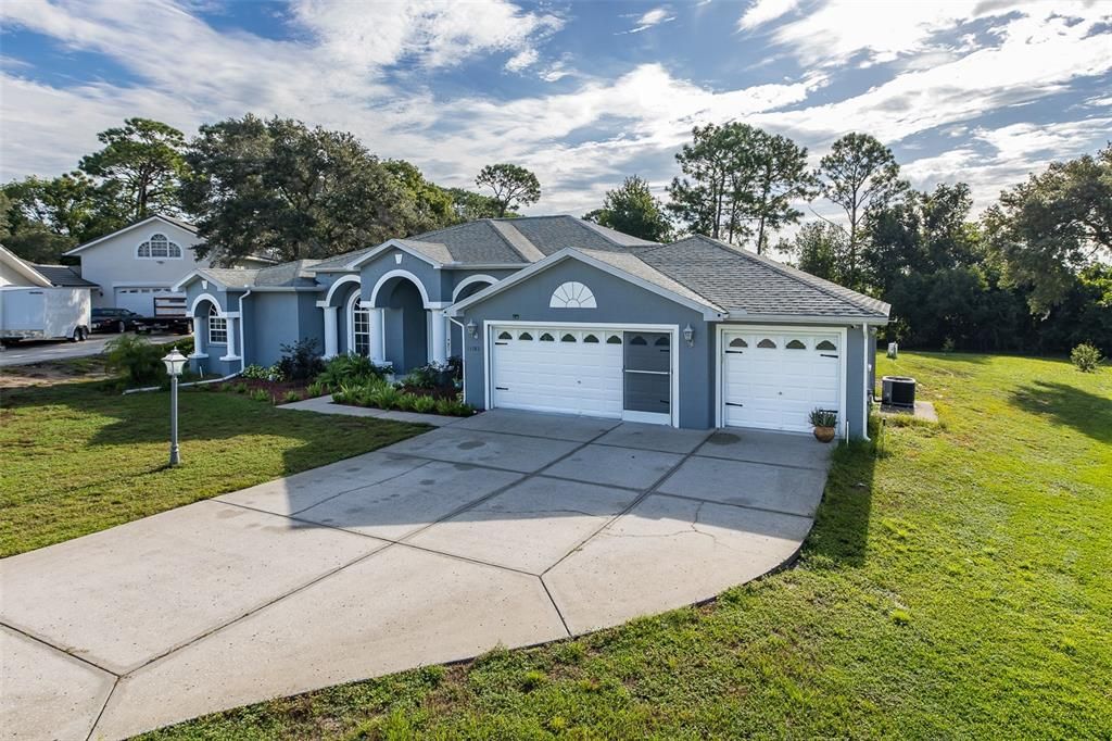 For Sale: $599,000 (5 beds, 3 baths, 2944 Square Feet)