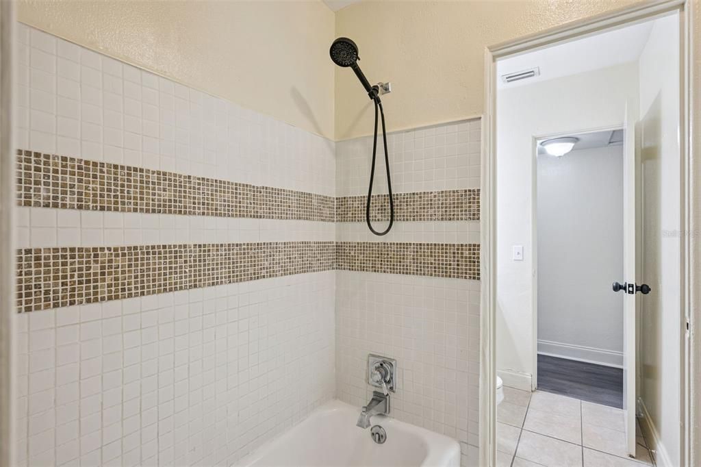 En Venta: $529,000 (4 camas, 2 baños, 1492 Pies cuadrados)