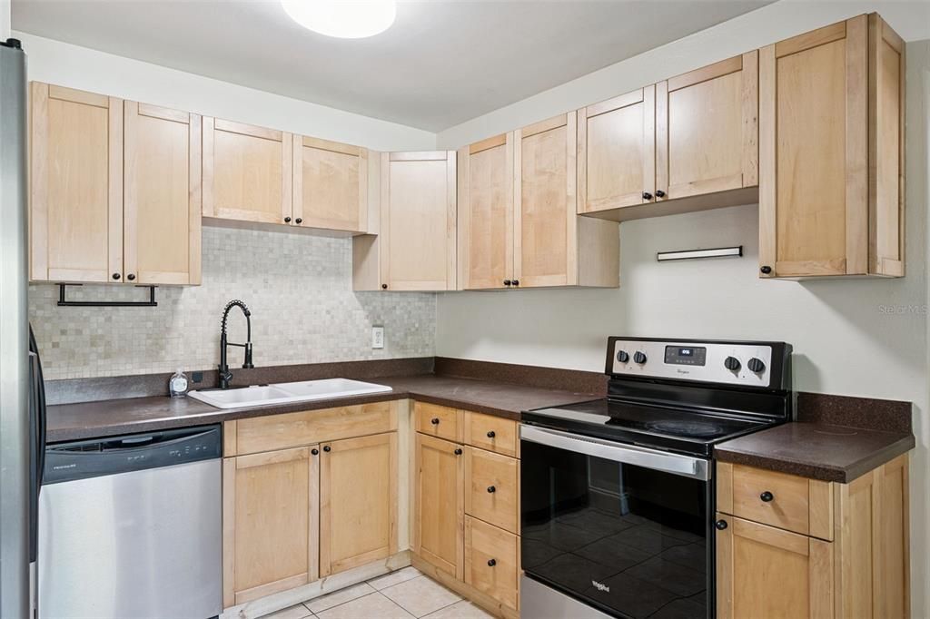 En Venta: $529,000 (4 camas, 2 baños, 1492 Pies cuadrados)