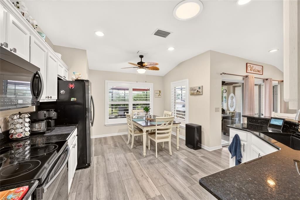 待售: $305,000 (2 贝兹, 2 浴室, 1346 平方英尺)