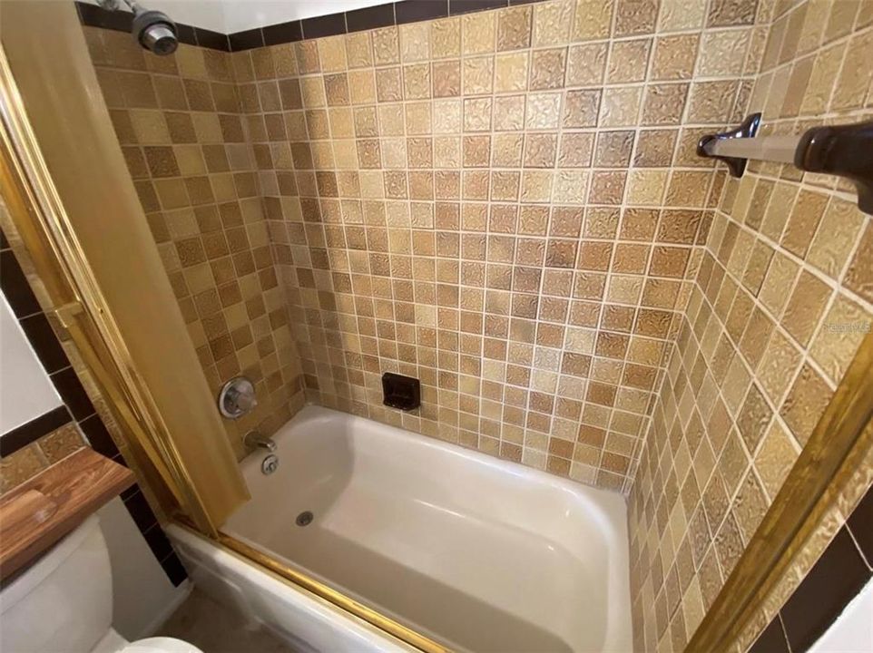 На продажу: $149,500 (2 спален, 2 ванн, 1320 Квадратных фут)
