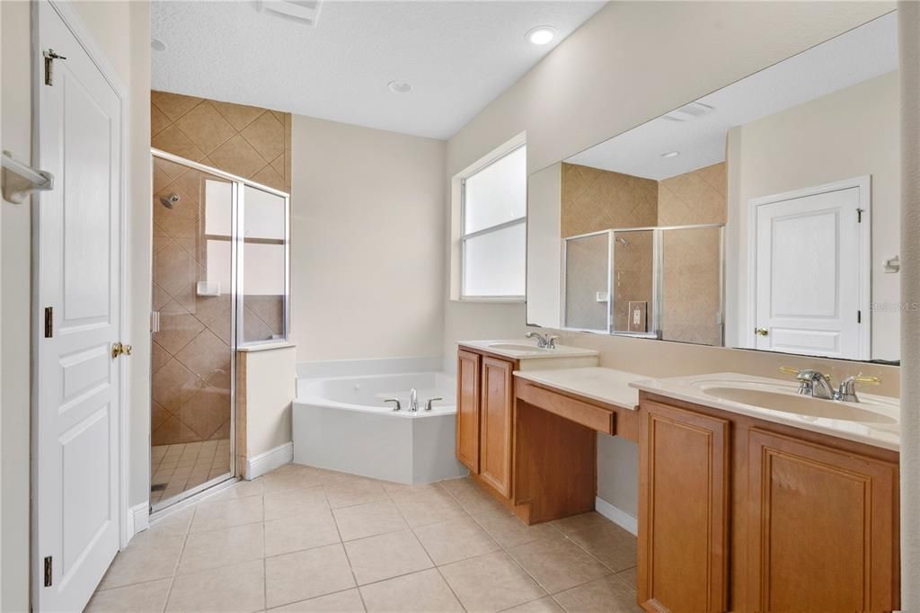 En Venta: $489,999 (3 camas, 2 baños, 2142 Pies cuadrados)