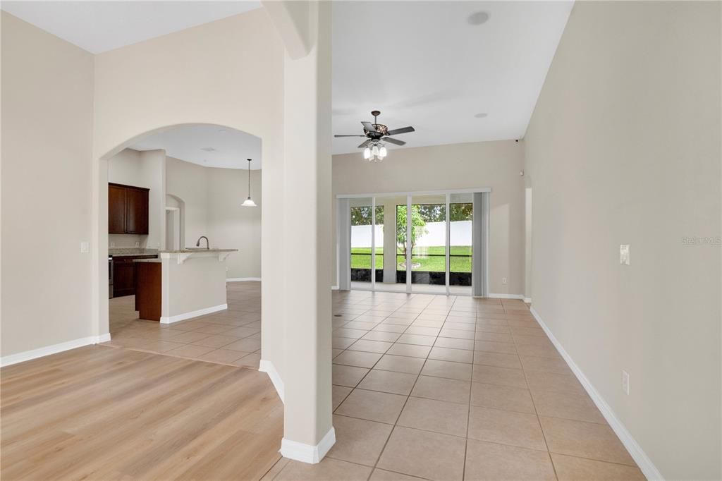 En Venta: $489,999 (3 camas, 2 baños, 2142 Pies cuadrados)