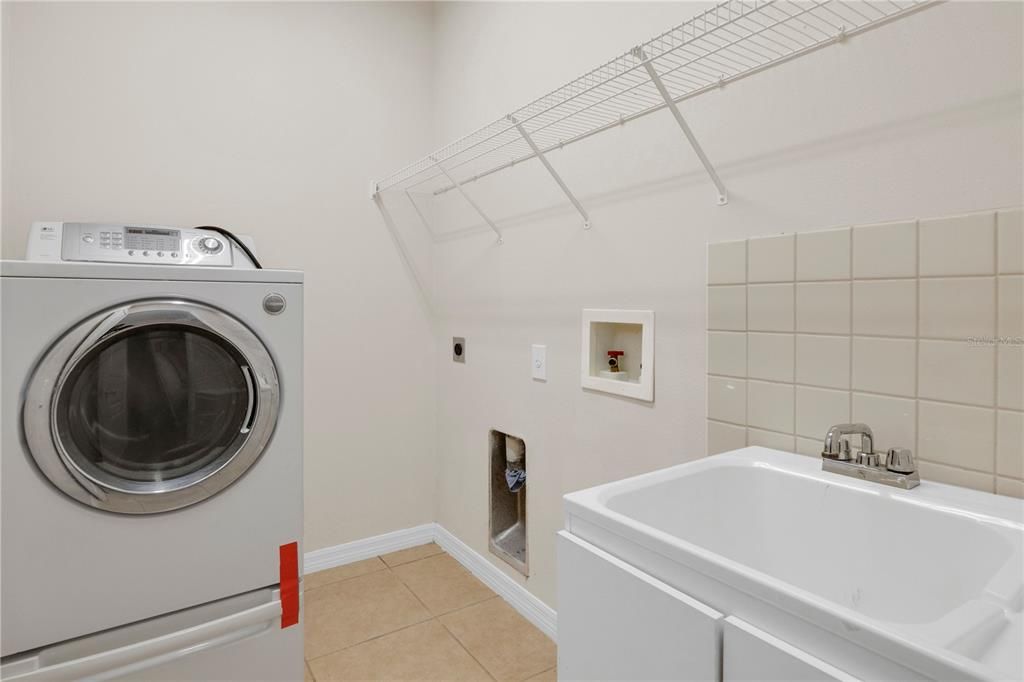 En Venta: $489,999 (3 camas, 2 baños, 2142 Pies cuadrados)