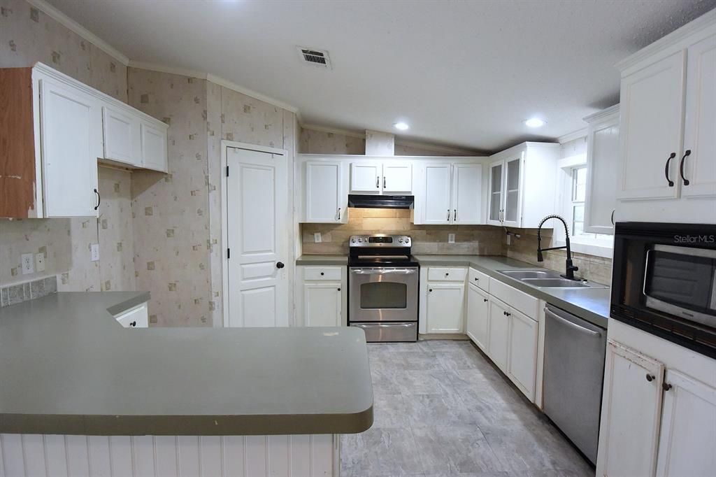 En Venta: $215,500 (3 camas, 2 baños, 1431 Pies cuadrados)