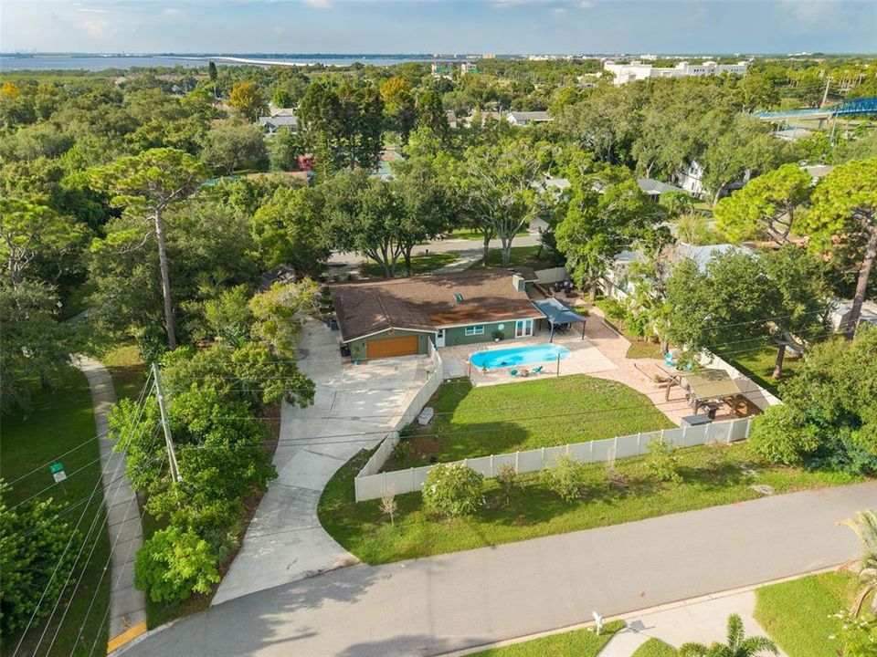 Active With Contract: $875,000 (4 beds, 3 baths, 2892 Square Feet)