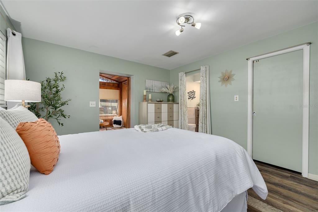 Active With Contract: $875,000 (4 beds, 3 baths, 2892 Square Feet)