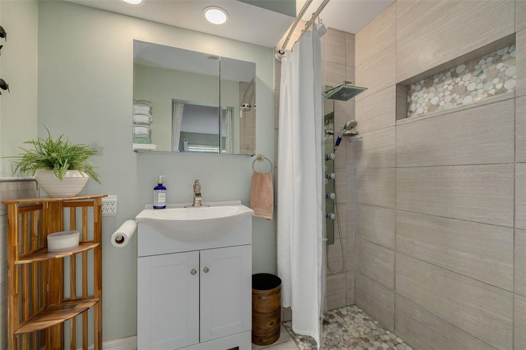 Active With Contract: $875,000 (4 beds, 3 baths, 2892 Square Feet)