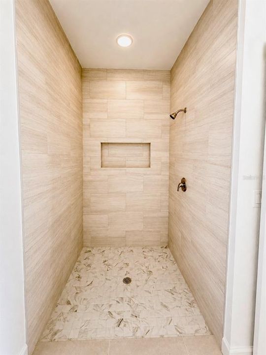 En Venta: $305,000 (4 camas, 2 baños, 1500 Pies cuadrados)