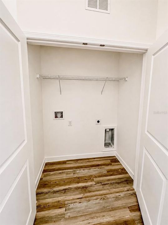 En Venta: $305,000 (4 camas, 2 baños, 1500 Pies cuadrados)