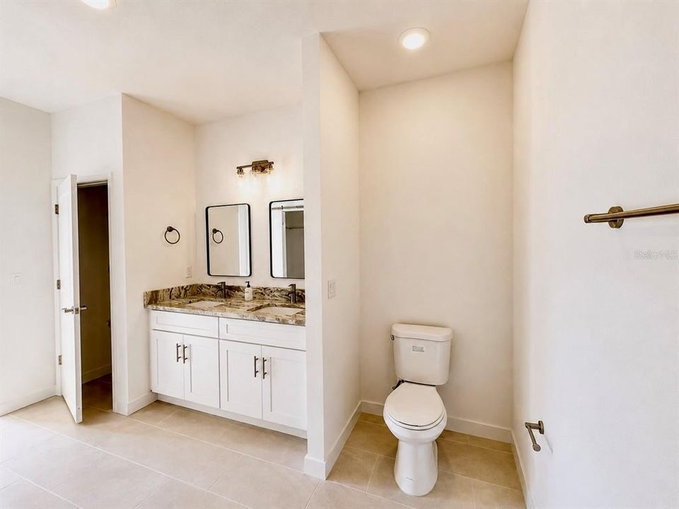 En Venta: $305,000 (4 camas, 2 baños, 1500 Pies cuadrados)
