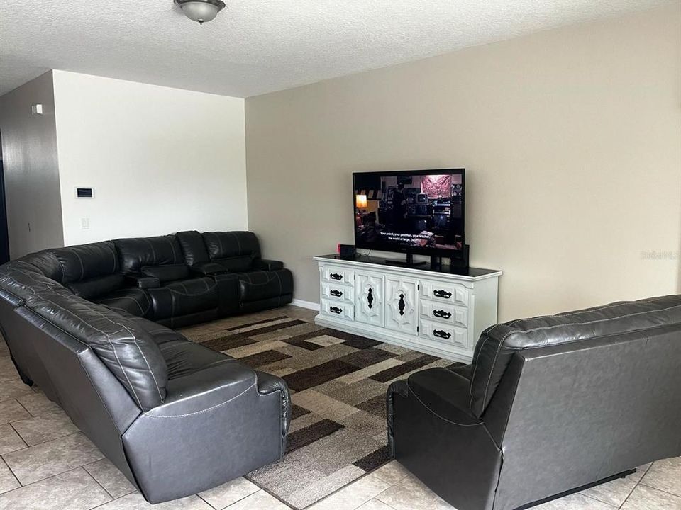 En Renta: $2,700 (4 camas, 2 baños, 2038 Pies cuadrados)