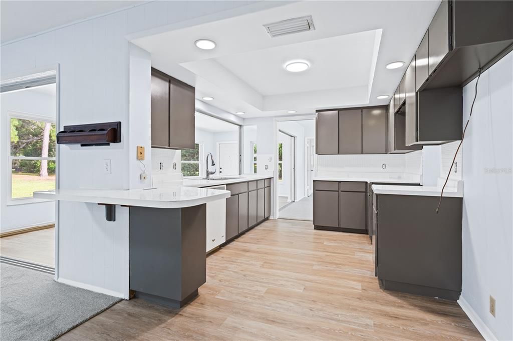 En Venta: $720,000 (4 camas, 3 baños, 2749 Pies cuadrados)