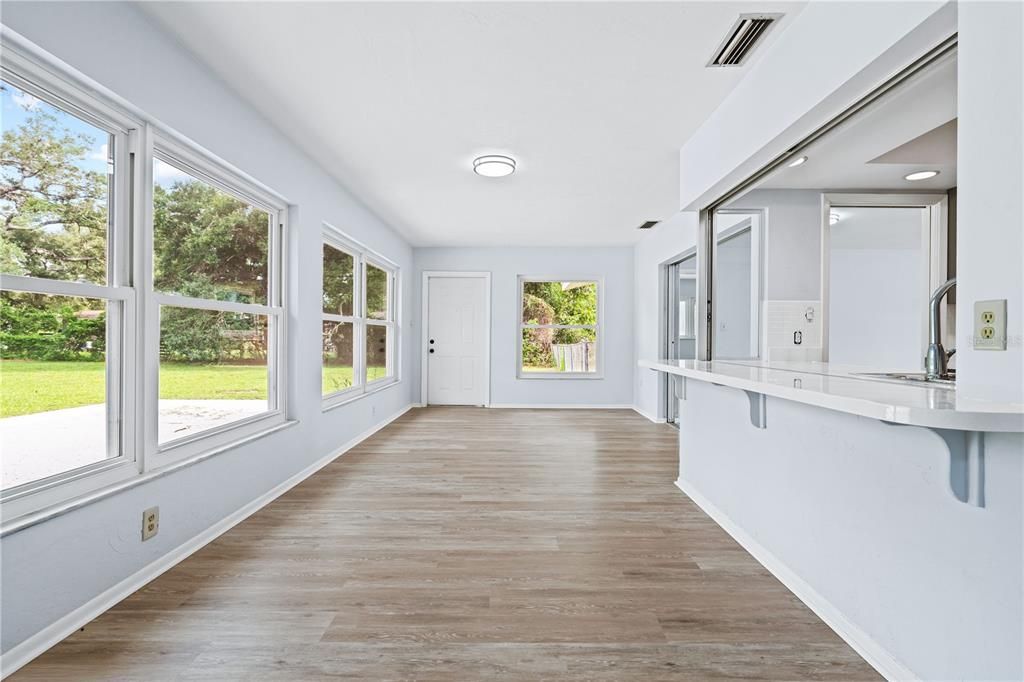 En Venta: $720,000 (4 camas, 3 baños, 2749 Pies cuadrados)