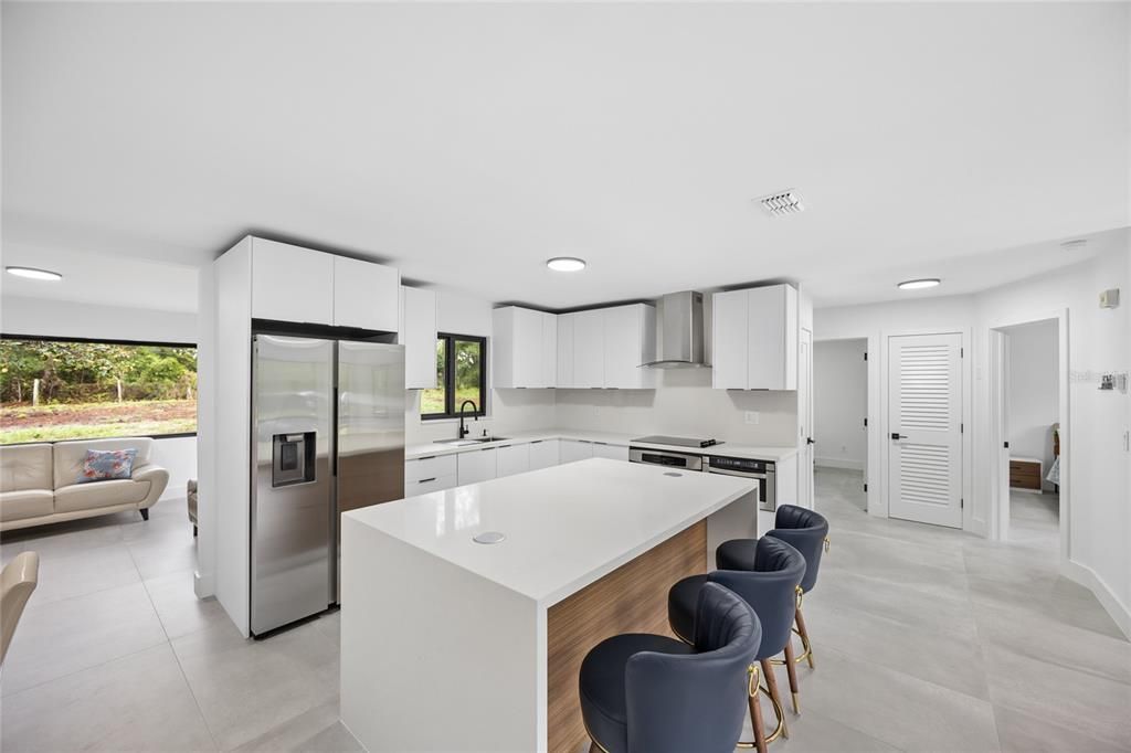 На продажу: $349,900 (2 спален, 1 ванн, 1100 Квадратных фут)