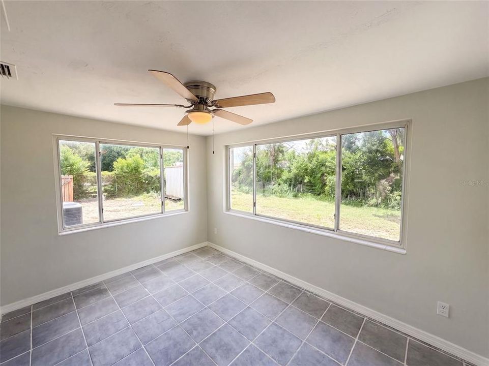 For Sale: $199,000 (2 beds, 1 baths, 1286 Square Feet)