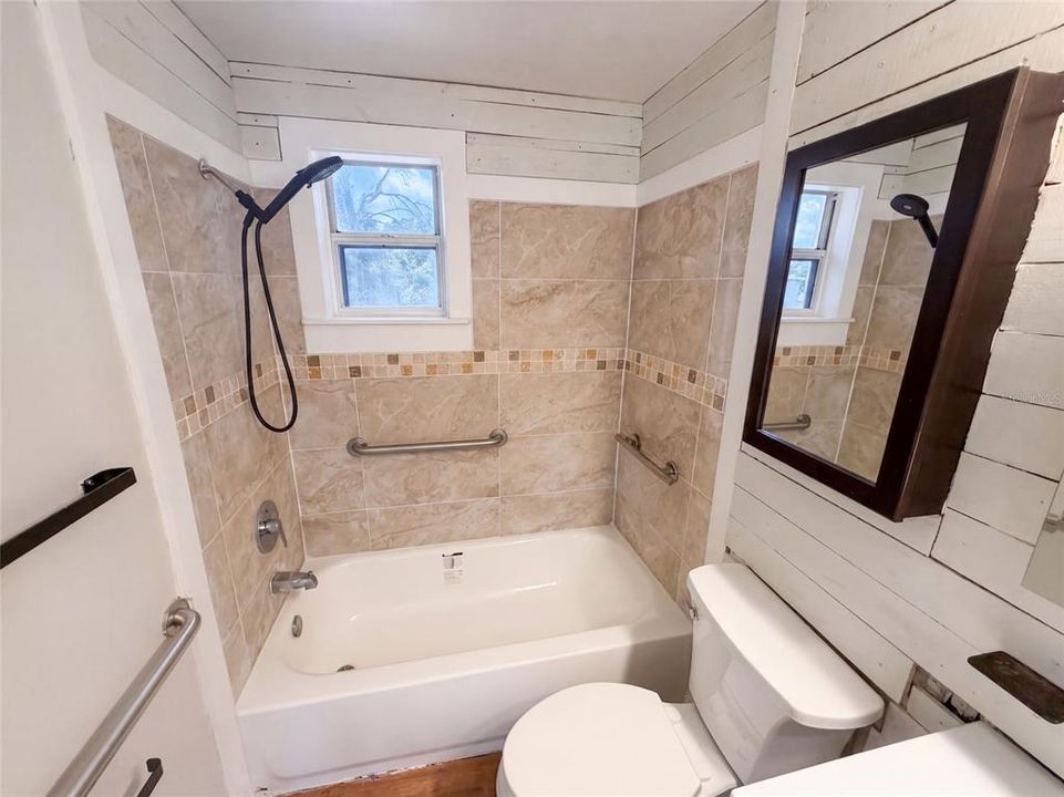 For Sale: $199,000 (2 beds, 1 baths, 1286 Square Feet)