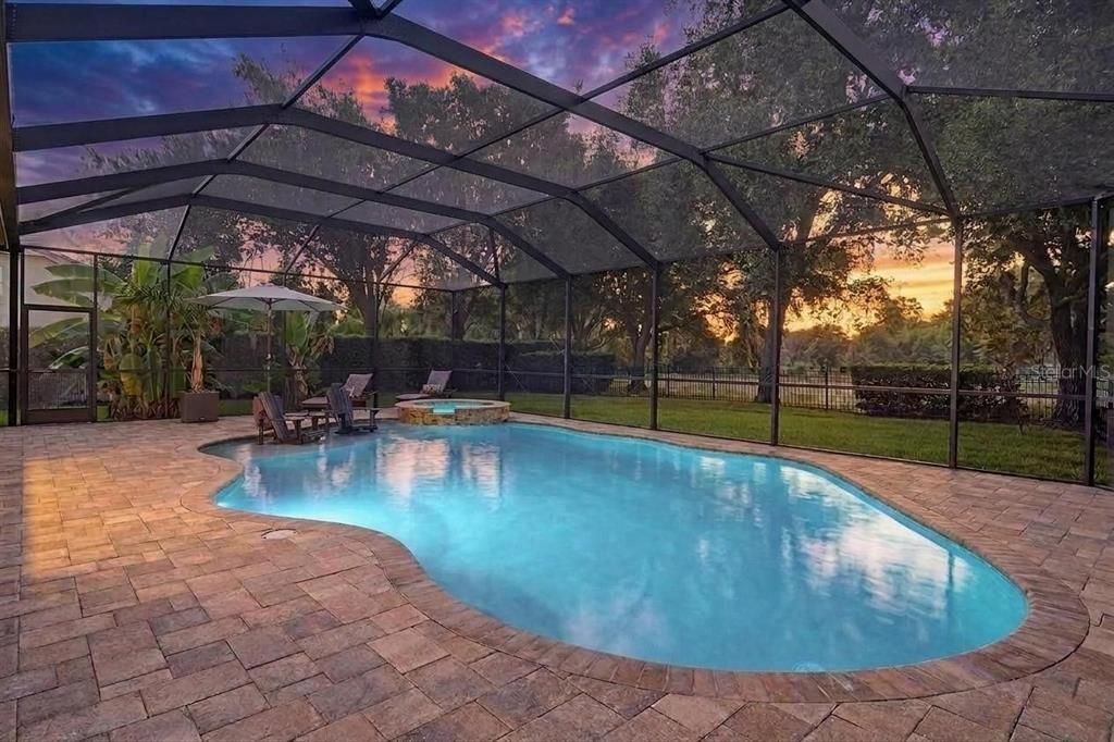 En Venta: $925,000 (4 camas, 3 baños, 3494 Pies cuadrados)