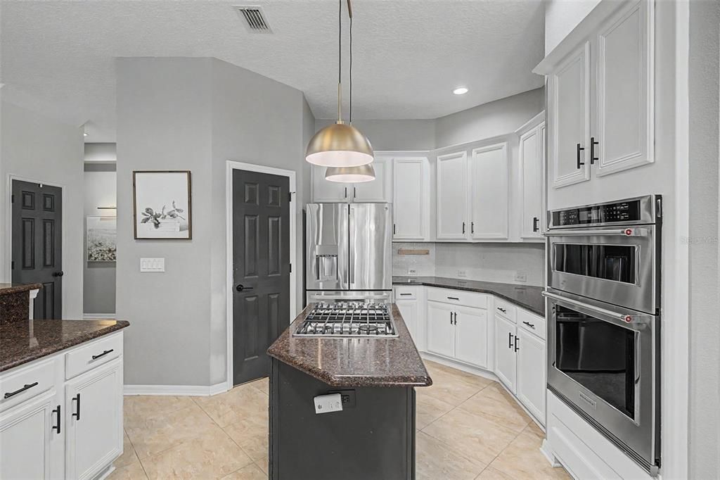 En Venta: $925,000 (4 camas, 3 baños, 3494 Pies cuadrados)