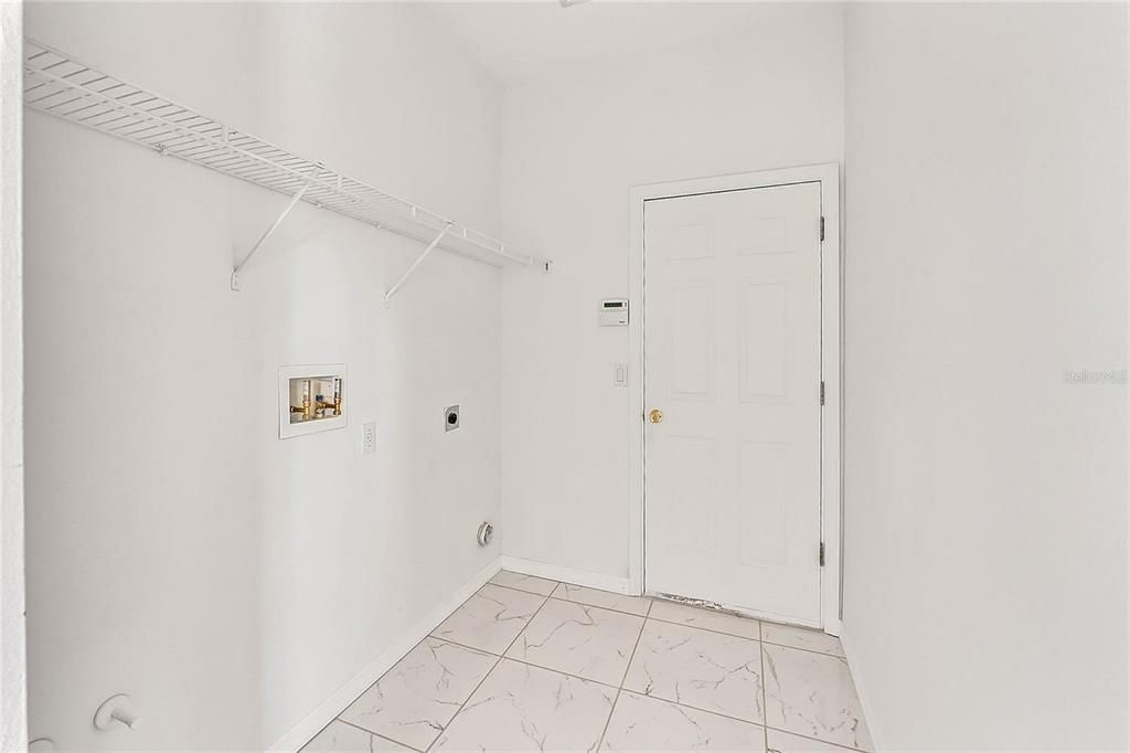 En Venta: $880,000 (4 camas, 2 baños, 2648 Pies cuadrados)
