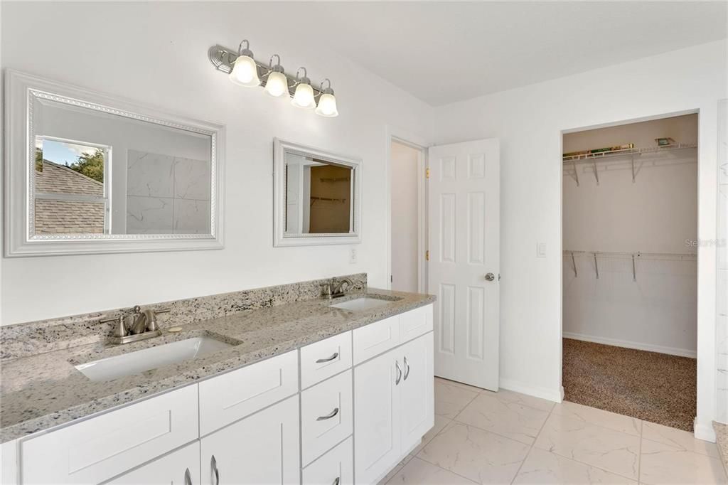 En Venta: $880,000 (4 camas, 2 baños, 2648 Pies cuadrados)