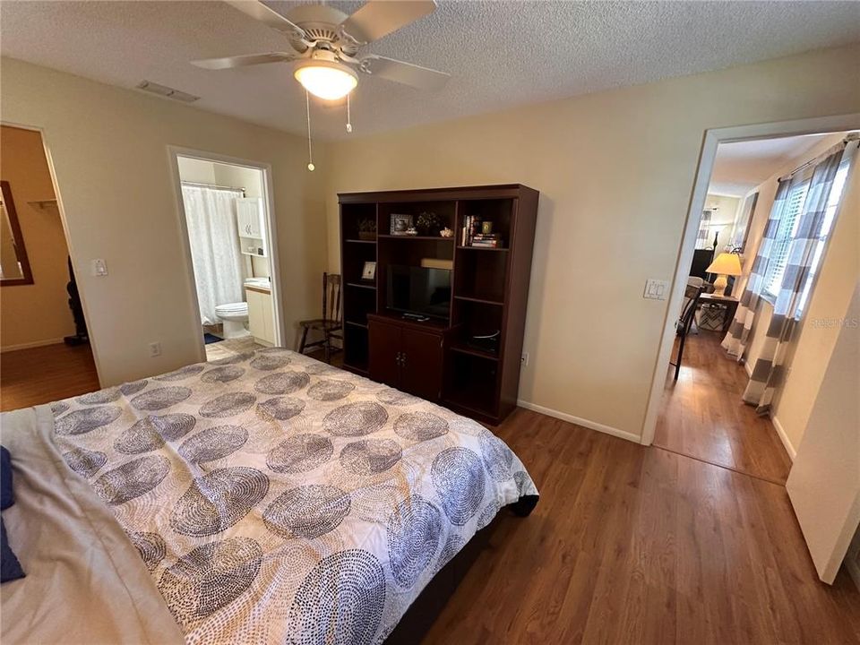 For Rent: $1,500 (2 beds, 2 baths, 912 Square Feet)
