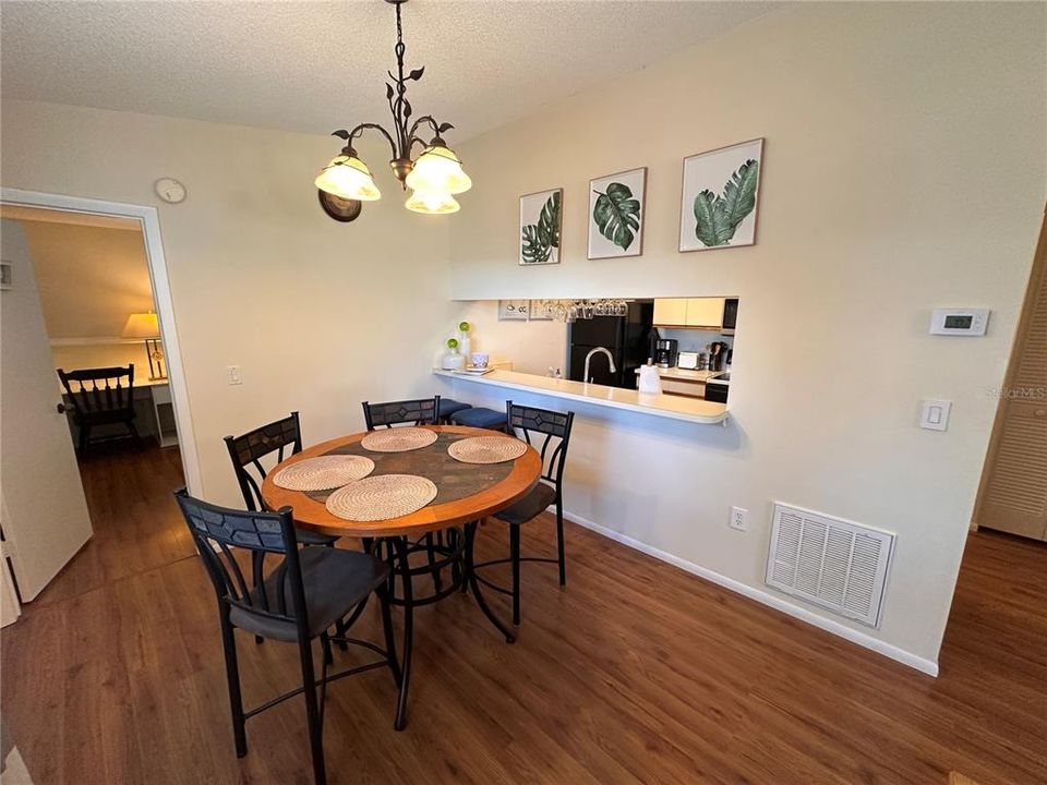 For Rent: $1,500 (2 beds, 2 baths, 912 Square Feet)