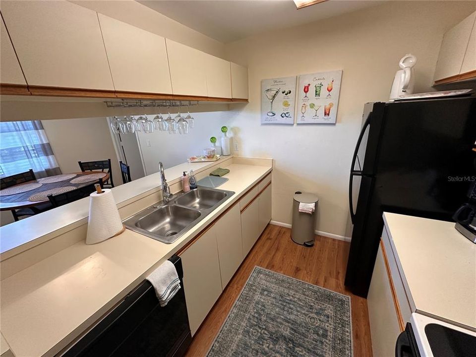 For Rent: $1,500 (2 beds, 2 baths, 912 Square Feet)