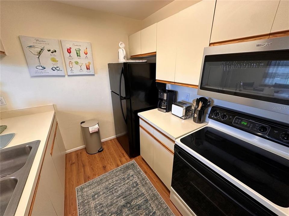 For Rent: $1,500 (2 beds, 2 baths, 912 Square Feet)