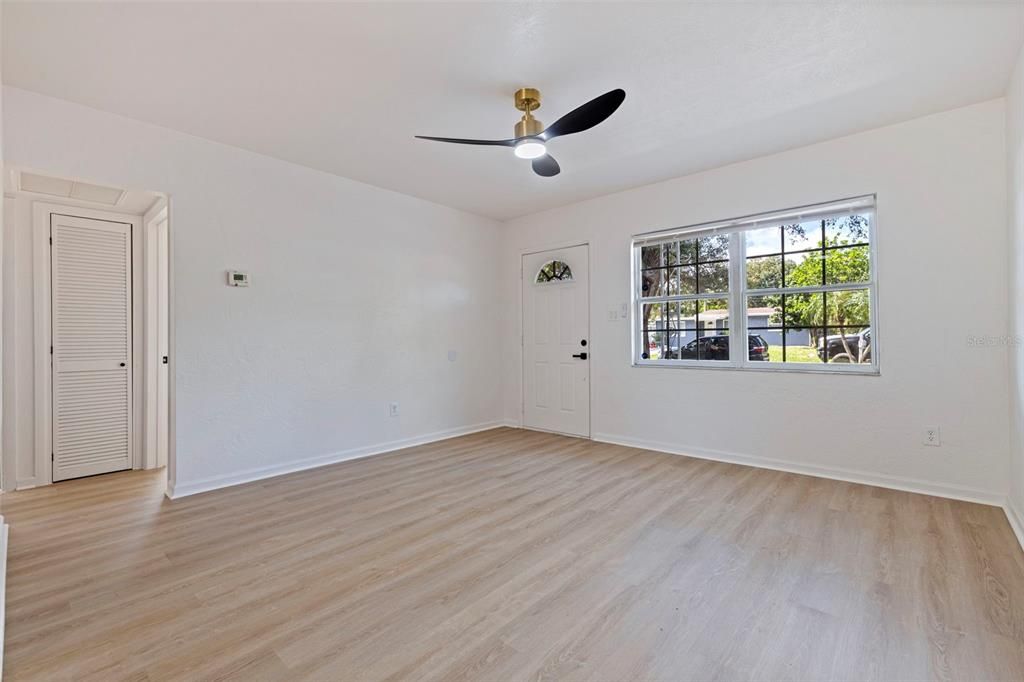 En Venta: $314,900 (2 camas, 1 baños, 901 Pies cuadrados)