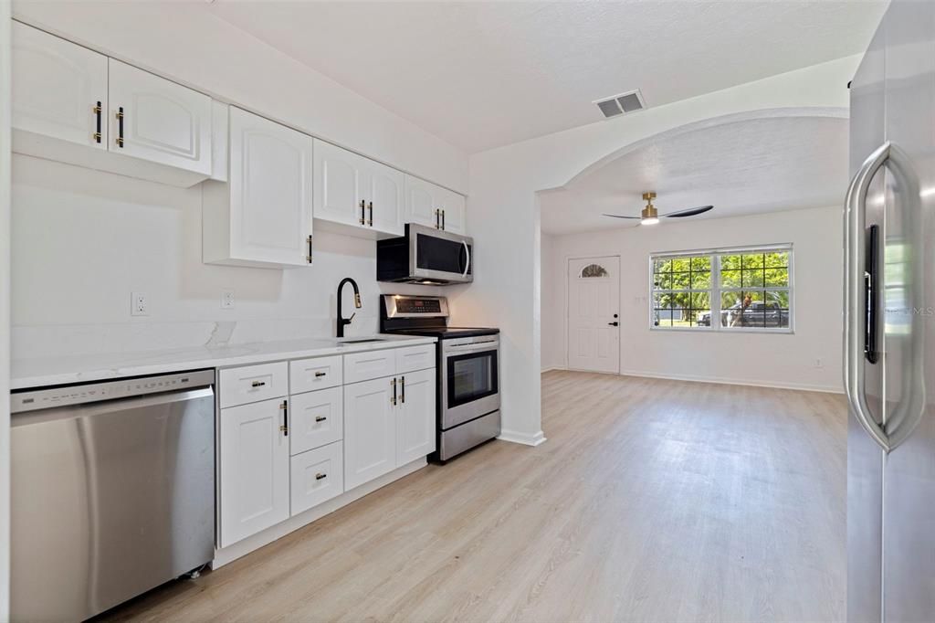 En Venta: $314,900 (2 camas, 1 baños, 901 Pies cuadrados)
