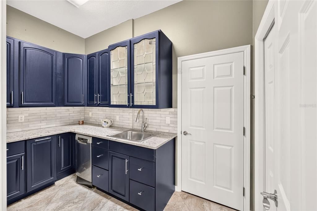 For Sale: $489,900 (3 beds, 2 baths, 2750 Square Feet)