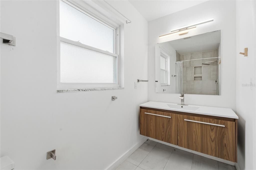 Active With Contract: $469,999 (3 beds, 2 baths, 1387 Square Feet)
