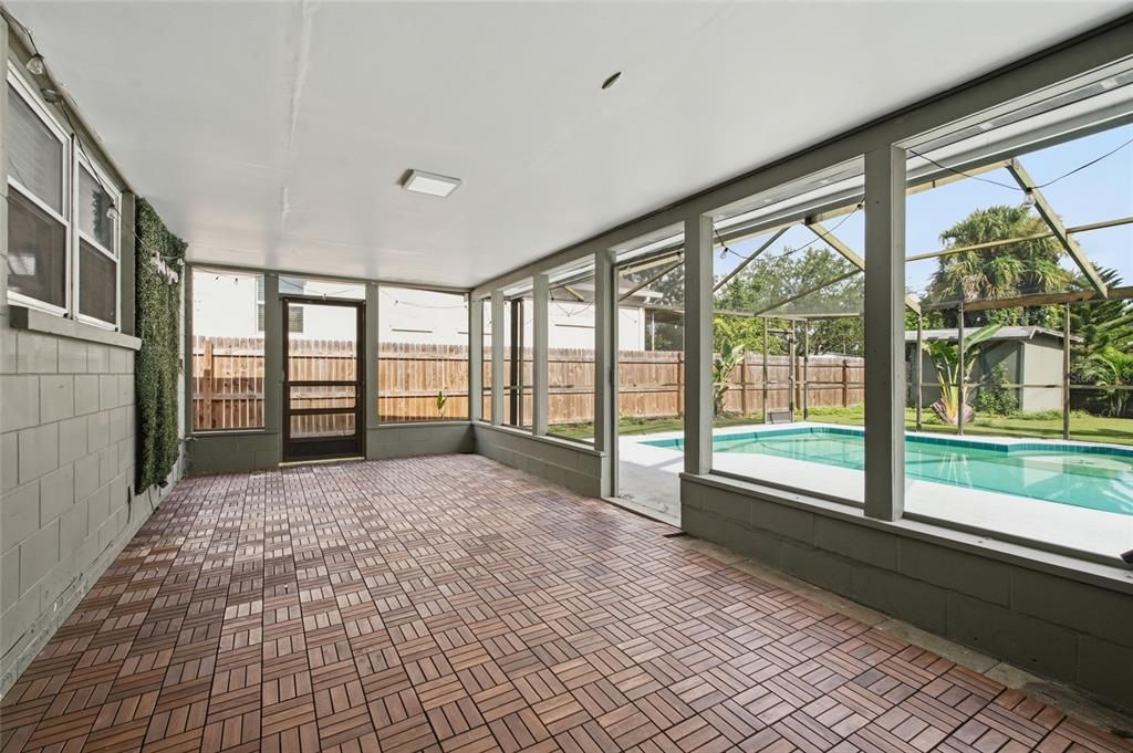 Active With Contract: $469,999 (3 beds, 2 baths, 1387 Square Feet)