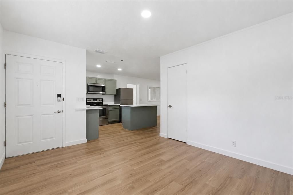 Active With Contract: $469,999 (3 beds, 2 baths, 1387 Square Feet)