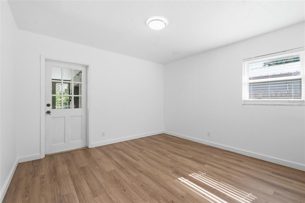 Active With Contract: $469,999 (3 beds, 2 baths, 1387 Square Feet)
