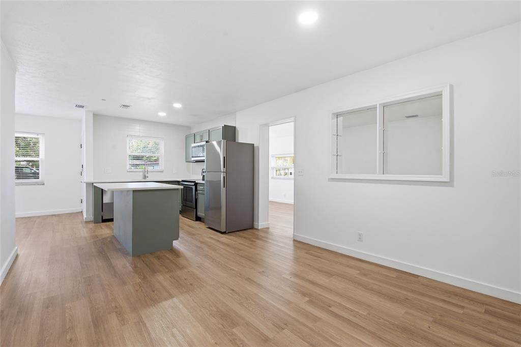 Active With Contract: $469,999 (3 beds, 2 baths, 1387 Square Feet)