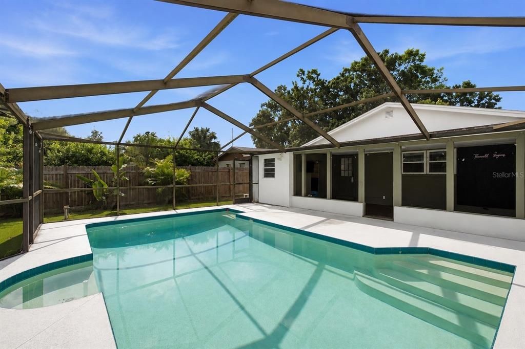 Active With Contract: $469,999 (3 beds, 2 baths, 1387 Square Feet)